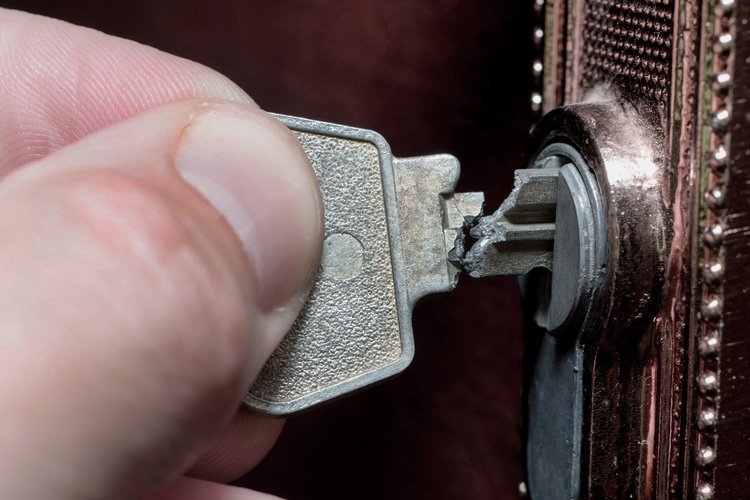 3 Easy Strategies for Removing a Broken Key